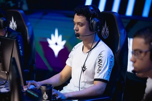 Piloto, pro player de Mid